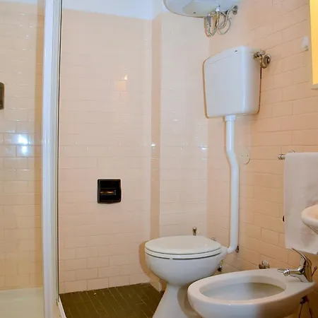 Bright Flat Overlooking The Sea - Beahost *